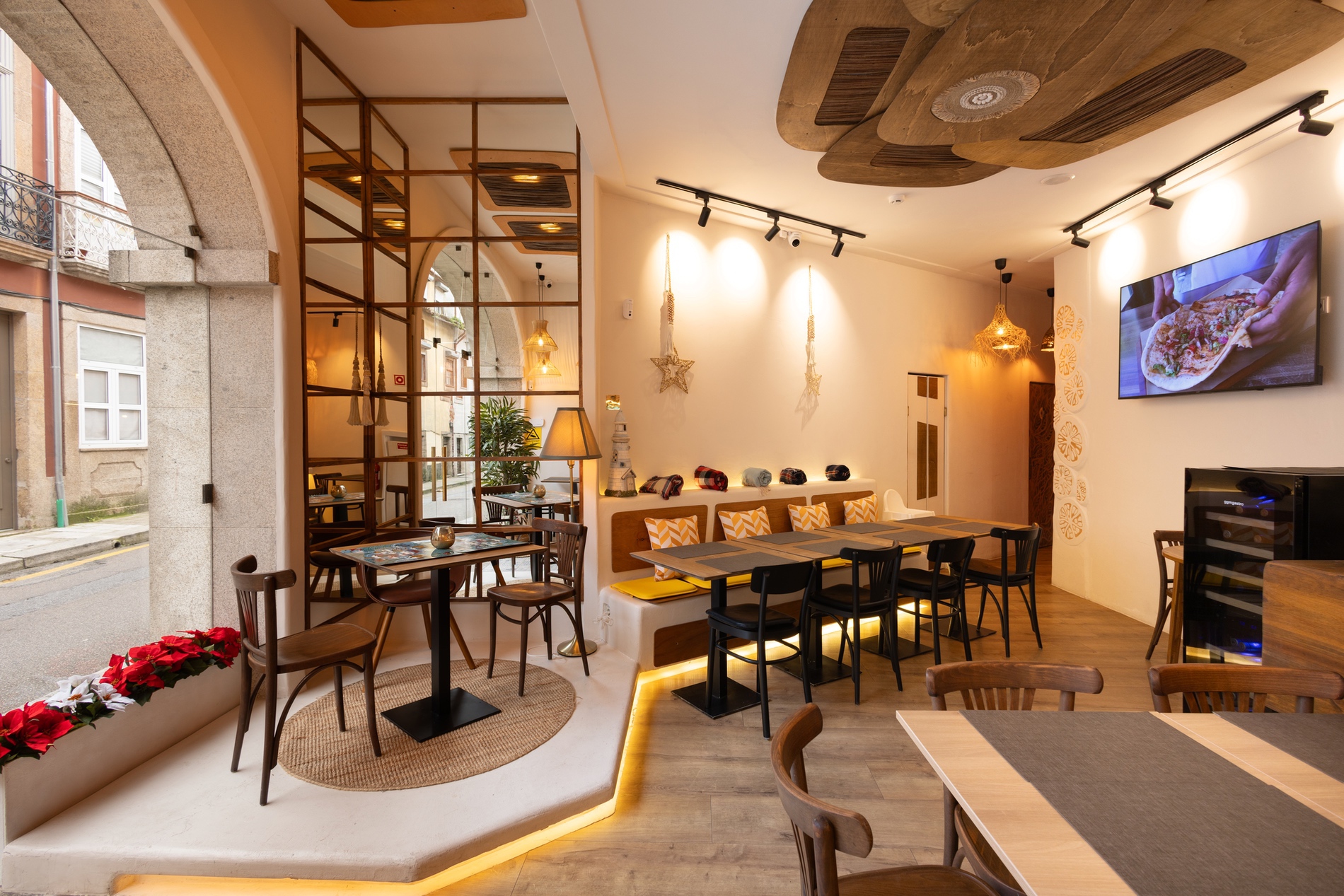 Restaurant interior SFR51691.jpg